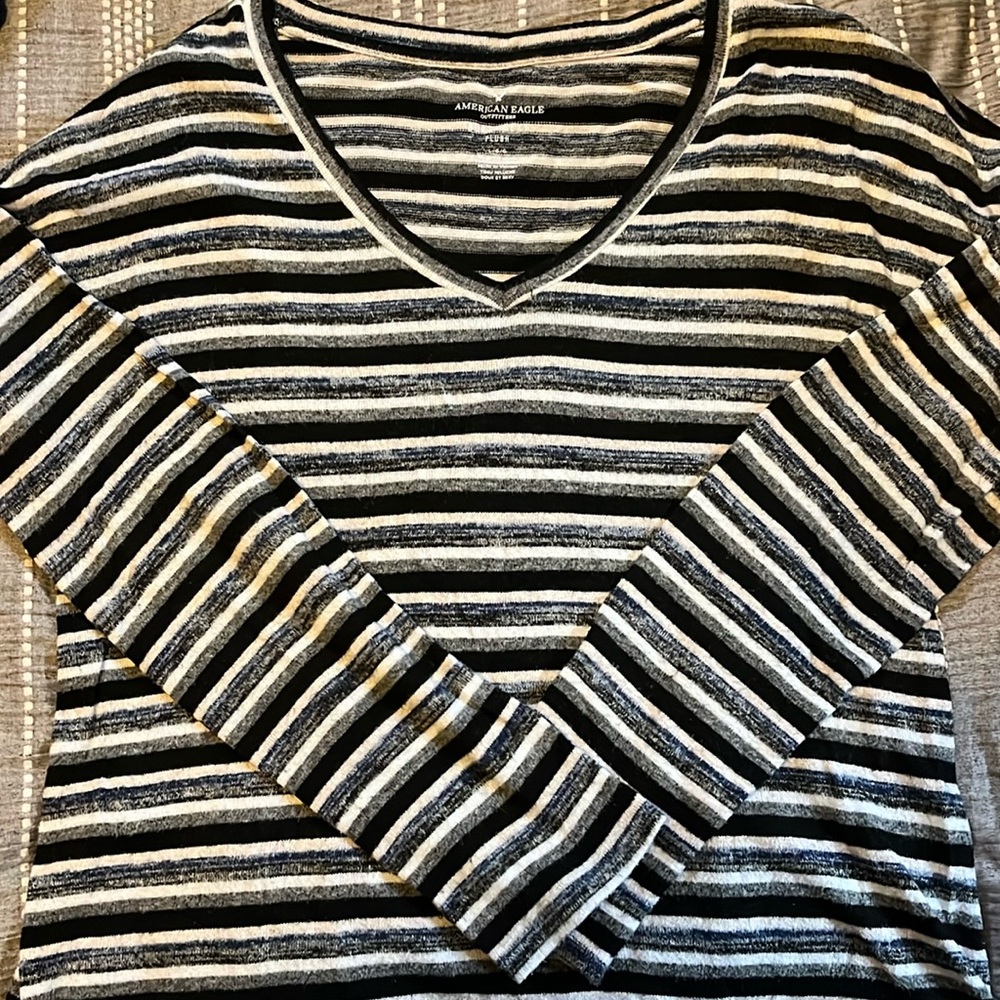 American Eagle plush long sleeve, size L